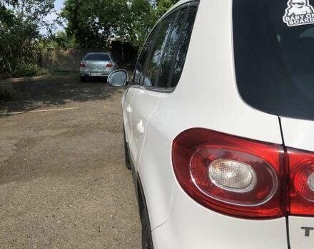 Білий Фольксваген Тігуан, об'ємом двигуна 1.97 л та пробігом 126 тис. км за 13000 $, фото 2 на Automoto.ua