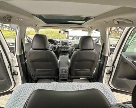 Белый Фольксваген Тигуан, объемом двигателя 2 л и пробегом 215 тыс. км за 12500 $, фото 1 на Automoto.ua