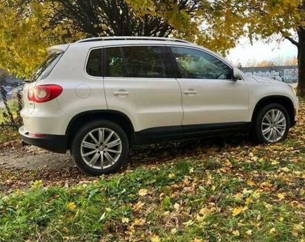 Белый Фольксваген Тигуан, объемом двигателя 1.98 л и пробегом 210 тыс. км за 9800 $, фото 3 на Automoto.ua