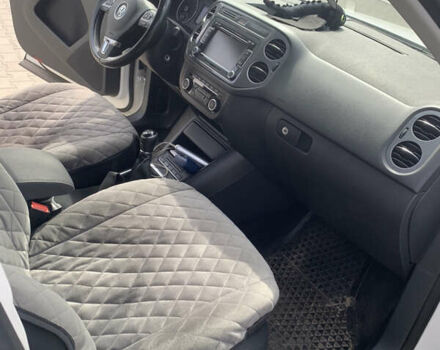 Білий Фольксваген Тігуан, об'ємом двигуна 2 л та пробігом 255 тис. км за 14700 $, фото 19 на Automoto.ua