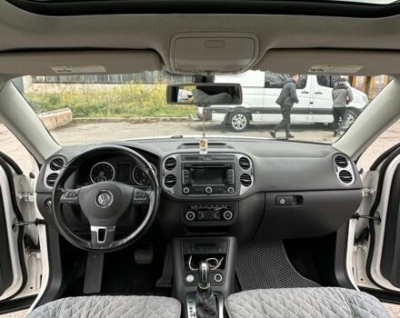 Белый Фольксваген Тигуан, объемом двигателя 2 л и пробегом 215 тыс. км за 12500 $, фото 8 на Automoto.ua