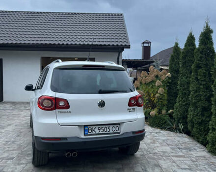 Фольксваген Тигуан 2011 в Вараш (Кузнецовск) на Automoto.ua Белый Фольксваген Тигуан, объемом двигателя 1.97 л и пробегом 221 тыс. км за 13000 $, фото 3 на Automoto.ua