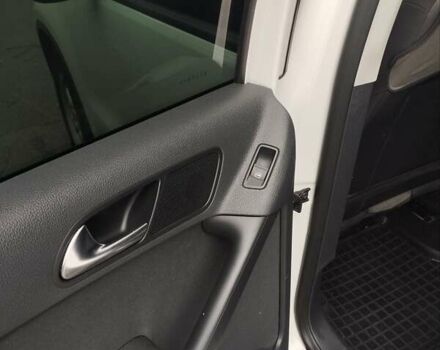 Белый Фольксваген Тигуан, объемом двигателя 2 л и пробегом 217 тыс. км за 12450 $, фото 27 на Automoto.ua