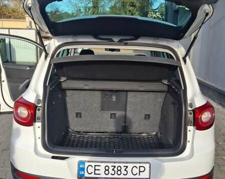 Білий Фольксваген Тігуан, об'ємом двигуна 2 л та пробігом 272 тис. км за 13200 $, фото 4 на Automoto.ua