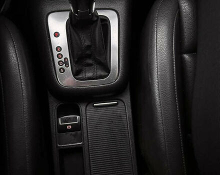 Білий Фольксваген Тігуан, об'ємом двигуна 2 л та пробігом 180 тис. км за 12000 $, фото 19 на Automoto.ua