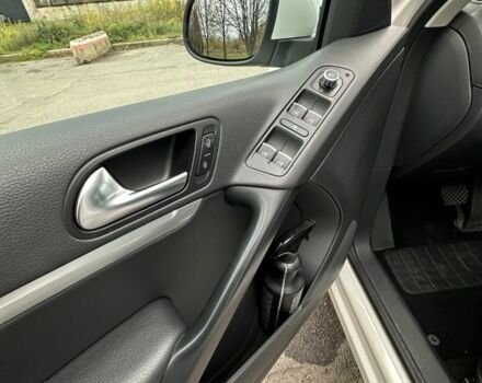 Белый Фольксваген Тигуан, объемом двигателя 2 л и пробегом 215 тыс. км за 12500 $, фото 5 на Automoto.ua