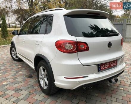 Білий Фольксваген Тігуан, об'ємом двигуна 2 л та пробігом 165 тис. км за 13600 $, фото 109 на Automoto.ua