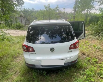 Белый Фольксваген Тигуан, объемом двигателя 2 л и пробегом 278 тыс. км за 10000 $, фото 5 на Automoto.ua