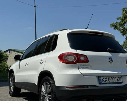 Білий Фольксваген Тігуан, об'ємом двигуна 1.97 л та пробігом 285 тис. км за 13500 $, фото 1 на Automoto.ua
