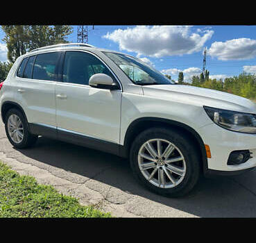 Білий Фольксваген Тігуан, об'ємом двигуна 1.98 л та пробігом 240 тис. км за 9900 $, фото 1 на Automoto.ua