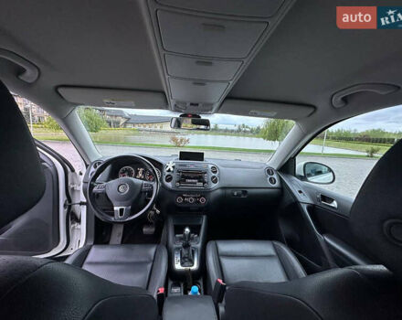 Білий Фольксваген Тігуан, об'ємом двигуна 2 л та пробігом 180 тис. км за 12000 $, фото 13 на Automoto.ua