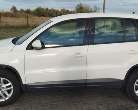 Білий Фольксваген Тігуан, об'ємом двигуна 1.98 л та пробігом 183 тис. км за 9900 $, фото 1 на Automoto.ua