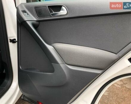 Білий Фольксваген Тігуан, об'ємом двигуна 2 л та пробігом 165 тис. км за 13600 $, фото 70 на Automoto.ua