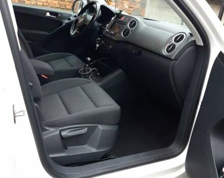 Белый Фольксваген Тигуан, объемом двигателя 1.97 л и пробегом 215 тыс. км за 13000 $, фото 4 на Automoto.ua