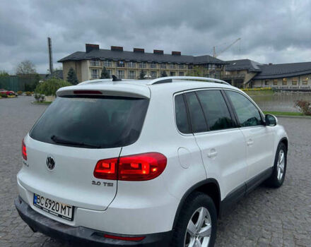 Білий Фольксваген Тігуан, об'ємом двигуна 2 л та пробігом 180 тис. км за 12000 $, фото 4 на Automoto.ua