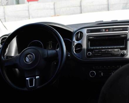 Білий Фольксваген Тігуан, об'ємом двигуна 2 л та пробігом 258 тис. км за 12650 $, фото 14 на Automoto.ua