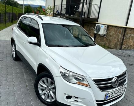 Белый Фольксваген Тигуан, объемом двигателя 2 л и пробегом 228 тыс. км за 11800 $, фото 1 на Automoto.ua