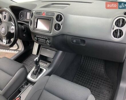 Білий Фольксваген Тігуан, об'ємом двигуна 2 л та пробігом 165 тис. км за 13600 $, фото 37 на Automoto.ua