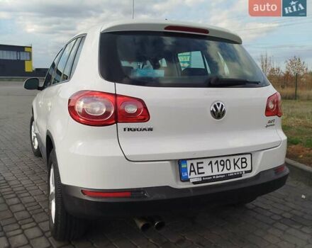 Білий Фольксваген Тігуан, об'ємом двигуна 1.98 л та пробігом 183 тис. км за 9900 $, фото 5 на Automoto.ua