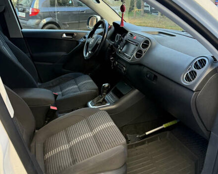 Білий Фольксваген Тігуан, об'ємом двигуна 1.98 л та пробігом 216 тис. км за 9500 $, фото 11 на Automoto.ua