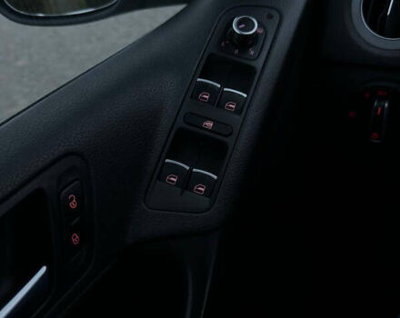 Білий Фольксваген Тігуан, об'ємом двигуна 2 л та пробігом 180 тис. км за 12000 $, фото 17 на Automoto.ua