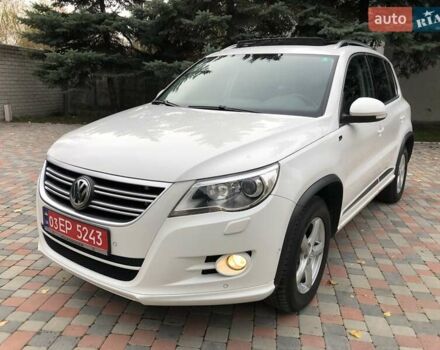 Білий Фольксваген Тігуан, об'ємом двигуна 2 л та пробігом 165 тис. км за 13600 $, фото 124 на Automoto.ua