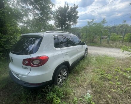 Белый Фольксваген Тигуан, объемом двигателя 2 л и пробегом 278 тыс. км за 10000 $, фото 1 на Automoto.ua