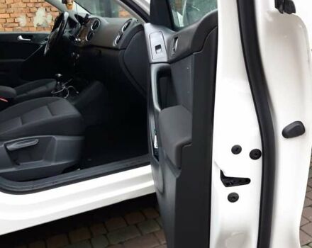 Белый Фольксваген Тигуан, объемом двигателя 1.97 л и пробегом 215 тыс. км за 13000 $, фото 8 на Automoto.ua