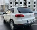 Білий Фольксваген Тігуан, об'ємом двигуна 1.98 л та пробігом 218 тис. км за 10000 $, фото 4 на Automoto.ua