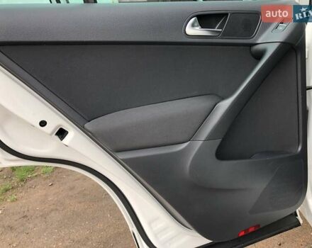 Білий Фольксваген Тігуан, об'ємом двигуна 2 л та пробігом 165 тис. км за 13600 $, фото 69 на Automoto.ua