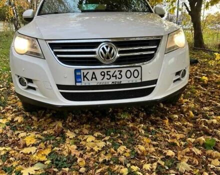 Белый Фольксваген Тигуан, объемом двигателя 1.98 л и пробегом 210 тыс. км за 9800 $, фото 2 на Automoto.ua