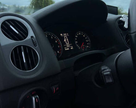 Білий Фольксваген Тігуан, об'ємом двигуна 2 л та пробігом 180 тис. км за 12000 $, фото 11 на Automoto.ua