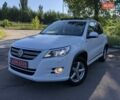 Белый Фольксваген Тигуан, объемом двигателя 2 л и пробегом 165 тыс. км за 13800 $, фото 52 на Automoto.ua