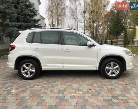 Білий Фольксваген Тігуан, об'ємом двигуна 2 л та пробігом 165 тис. км за 13600 $, фото 105 на Automoto.ua