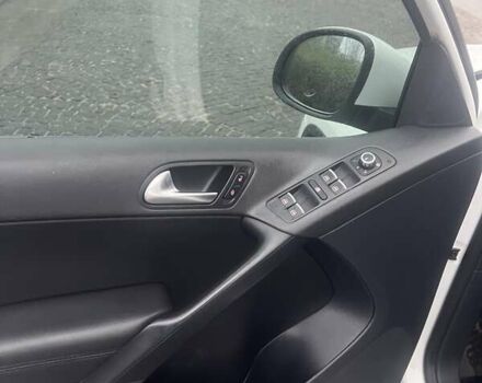 Білий Фольксваген Тігуан, об'ємом двигуна 2 л та пробігом 252 тис. км за 9990 $, фото 19 на Automoto.ua