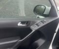 Білий Фольксваген Тігуан, об'ємом двигуна 2 л та пробігом 252 тис. км за 9990 $, фото 19 на Automoto.ua