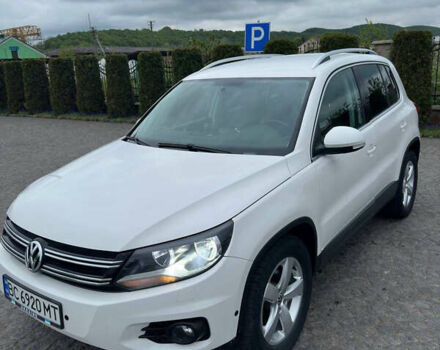 Білий Фольксваген Тігуан, об'ємом двигуна 2 л та пробігом 180 тис. км за 12000 $, фото 1 на Automoto.ua