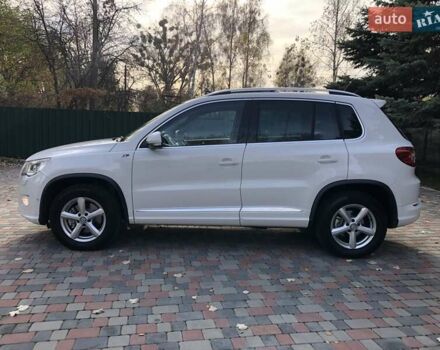 Білий Фольксваген Тігуан, об'ємом двигуна 2 л та пробігом 165 тис. км за 13600 $, фото 4 на Automoto.ua