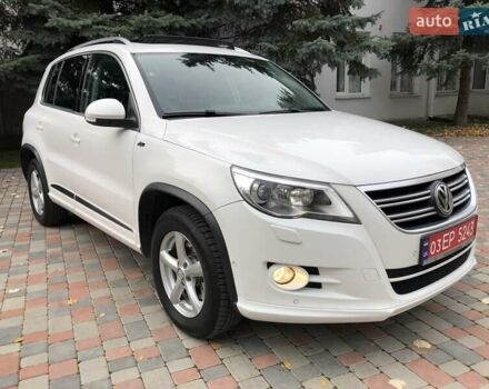 Білий Фольксваген Тігуан, об'ємом двигуна 2 л та пробігом 165 тис. км за 13600 $, фото 121 на Automoto.ua