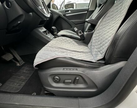 Белый Фольксваген Тигуан, объемом двигателя 2 л и пробегом 215 тыс. км за 12500 $, фото 3 на Automoto.ua