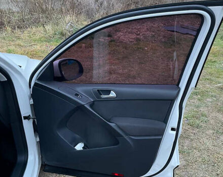 Белый Фольксваген Тигуан, объемом двигателя 1.97 л и пробегом 318 тыс. км за 13300 $, фото 10 на Automoto.ua