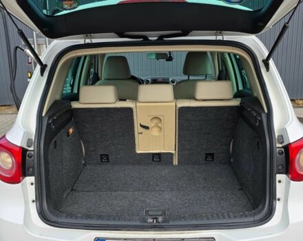 Белый Фольксваген Тигуан, объемом двигателя 2 л и пробегом 289 тыс. км за 9200 $, фото 5 на Automoto.ua