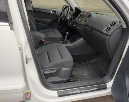 Белый Фольксваген Тигуан, объемом двигателя 2 л и пробегом 170 тыс. км за 9500 $, фото 13 на Automoto.ua