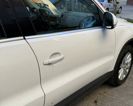 Білий Фольксваген Тігуан, об'ємом двигуна 1.98 л та пробігом 216 тис. км за 9500 $, фото 13 на Automoto.ua