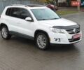 Білий Фольксваген Тігуан, об'ємом двигуна 2.01 л та пробігом 169 тис. км за 9600 $, фото 1 на Automoto.ua