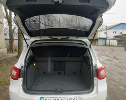 Белый Фольксваген Тигуан, объемом двигателя 2 л и пробегом 170 тыс. км за 9500 $, фото 8 на Automoto.ua