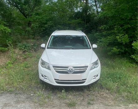 Белый Фольксваген Тигуан, объемом двигателя 2 л и пробегом 278 тыс. км за 10000 $, фото 4 на Automoto.ua