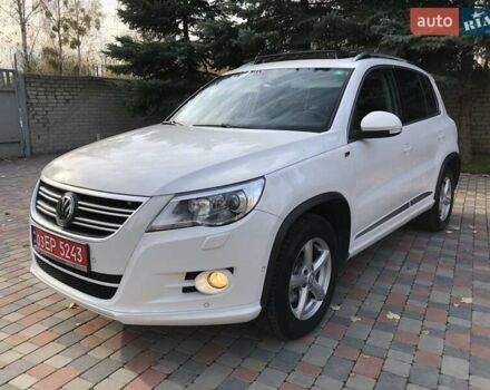Білий Фольксваген Тігуан, об'ємом двигуна 2 л та пробігом 165 тис. км за 13600 $, фото 3 на Automoto.ua