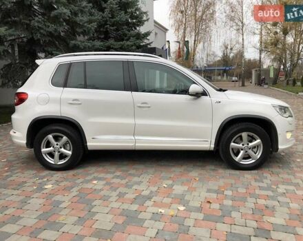 Білий Фольксваген Тігуан, об'ємом двигуна 2 л та пробігом 165 тис. км за 13600 $, фото 120 на Automoto.ua