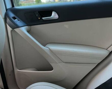 Білий Фольксваген Тігуан, об'ємом двигуна 2 л та пробігом 302 тис. км за 10500 $, фото 13 на Automoto.ua